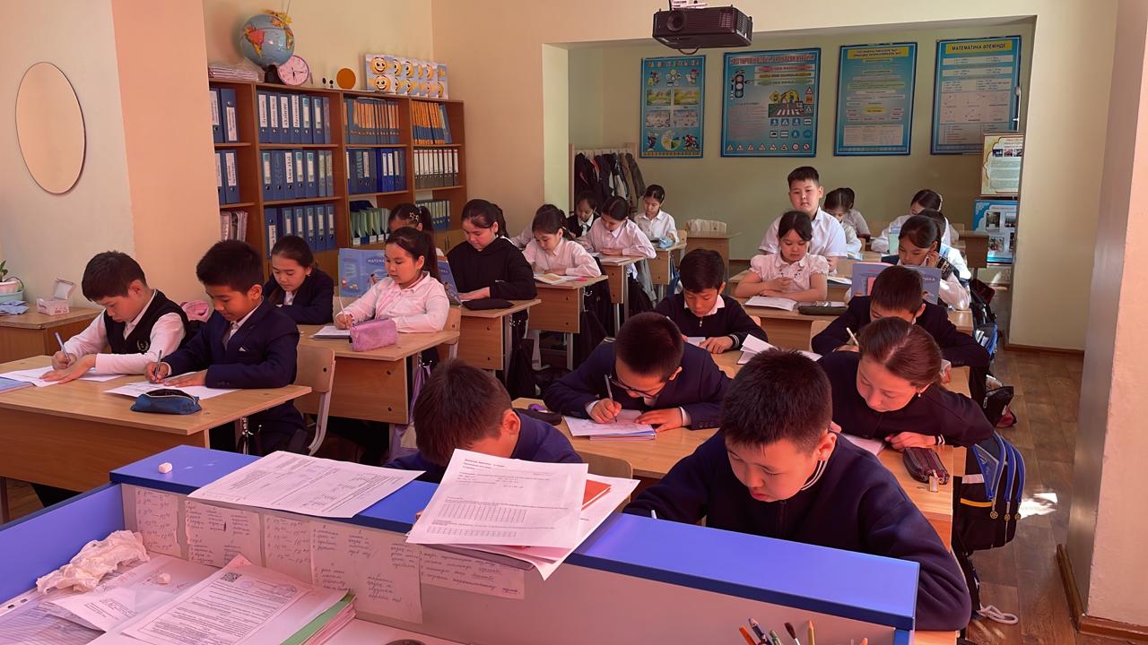 1-11 сынып оқушылары арасында "Алматы -біздің қала" тақырыбында сынып сағаттары өткізілді.