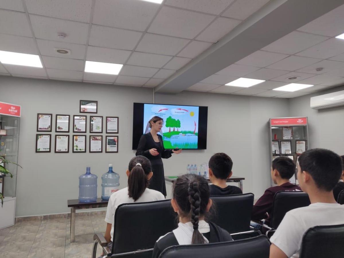 №59 мектеп –гимназия оқушылары тәрбие орынбасарларының ұйымдастыруымен «Самал су» өндірісіне экскурсия жасап,қонақ болып қайтты.Оқушылар өздеріне біраз дәріс жинап,қызығушылықтары оянды.