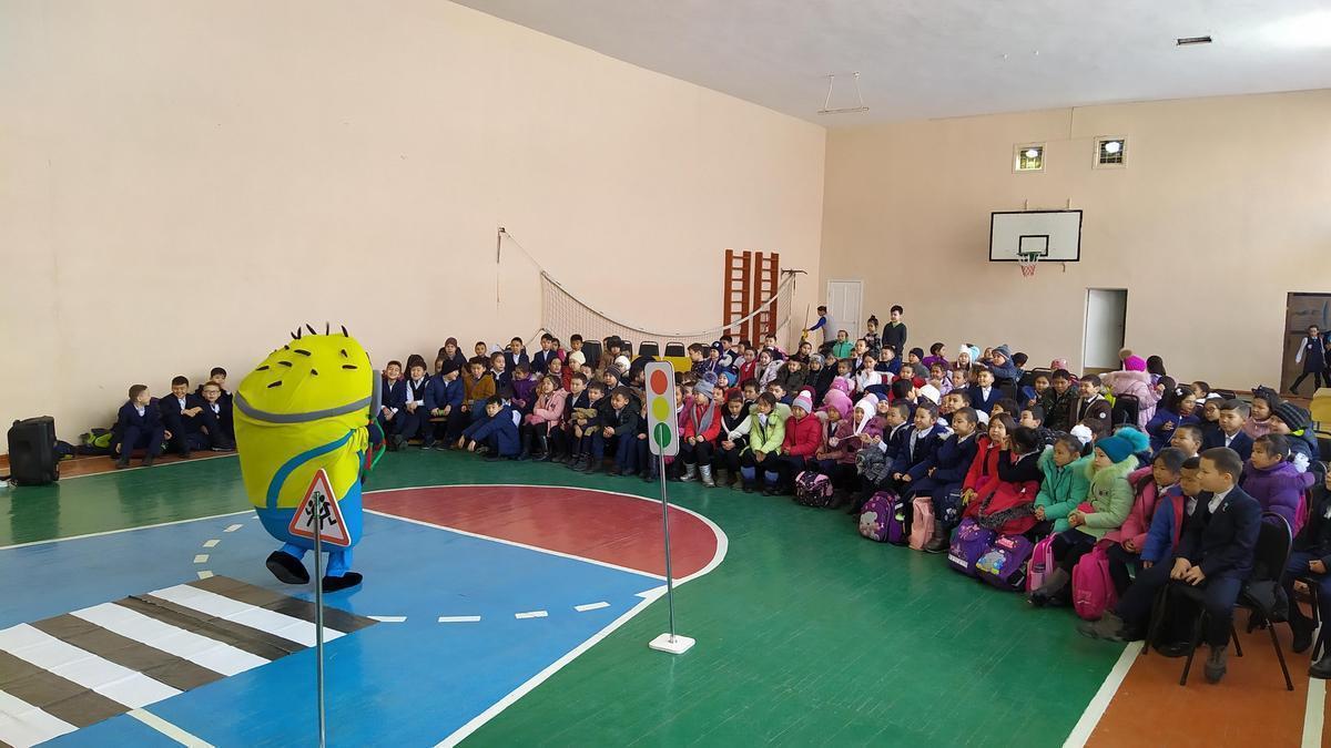 Бүлдіршіндерге қойылым."Жол белгісі және оқиғалар"