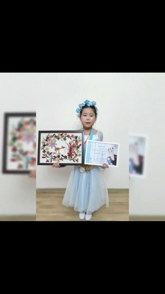 №59 мектеп- гимназиясында «Ел жастары бағдарламасы бойынша»  «Бәсекеге қабілетті ұрпақ» тақырыбындағы еліміздің жетістіктері жайында оқушылардың жасаған бейнероликтары. Назарларыңызға 3 ә сынып оқушысы Жиенбаева Назеркенің жасаған видеосын ұсынамыз.