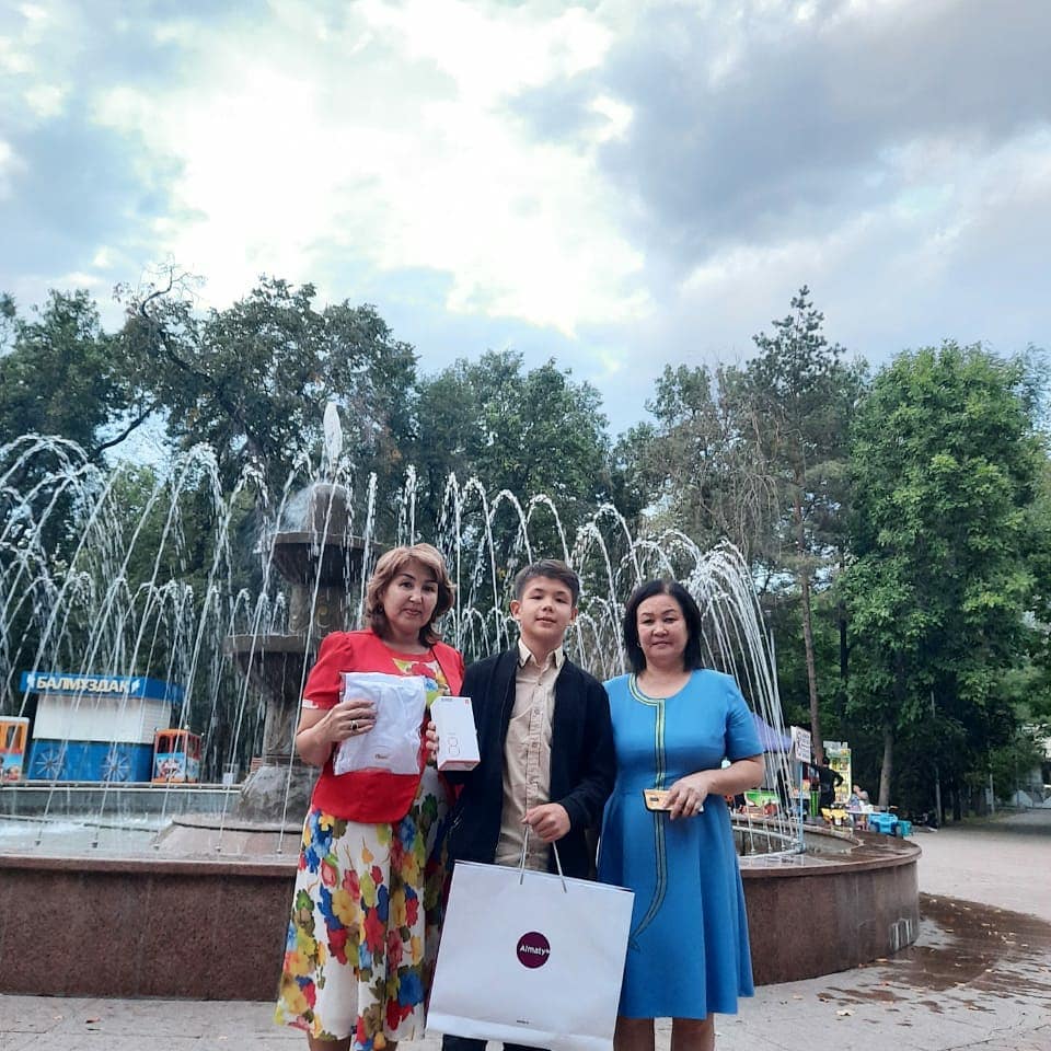 «Соғыс жылдарындағы әндер» номинациясы бойынша 1 орын 8 «а» сынып оқушысы Жолдас Дінмұхамед «Алматы ақшамы» және «Вечерний Алматы» газеттерінің ұйымдастыруымен өткен «Жеңістің өшпес жарығы» атты онлайн сайыста