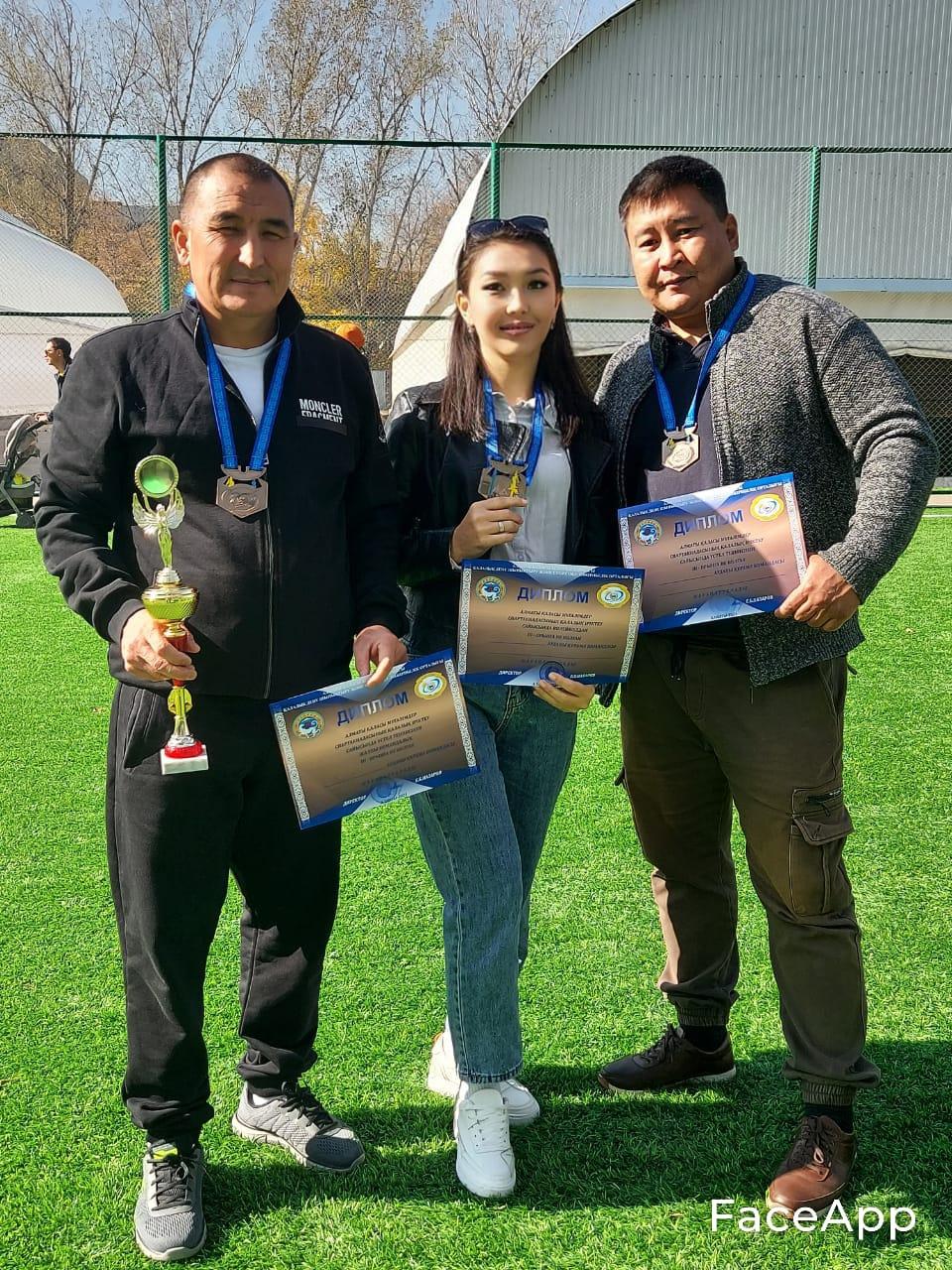 Құттықтаймыз !Үстел теннисінен қалалық жарыста мектеп ұстаздарынан құралған команда 3-орын. Иембергенов Ж.К., Нұрғалиев Т.М.