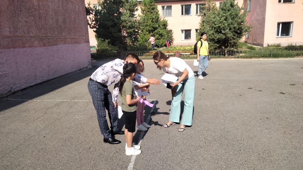 Біздің мектебімізде алғашқы қоңырауға дайындық жұмыстары басталып кетті.