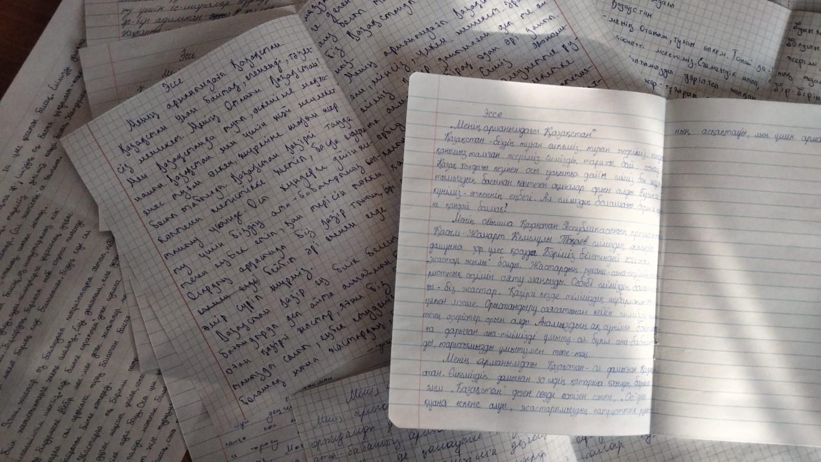 ЖАСҰЛАНДЫҚТАР РЕСПУБЛИКА КҮНІНЕ АРНАП ЭССЕ ЖАЗДЫ.