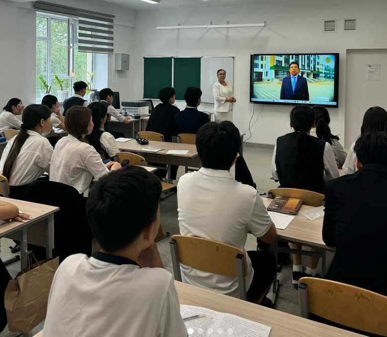 «БІЛІМІМ – ОТАНЫМА» тақырыбында сынып сағаттары өткізілді.
