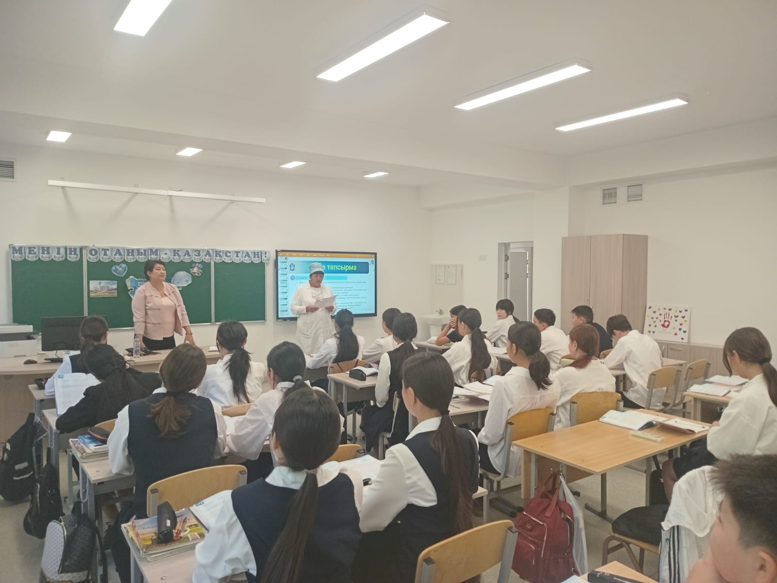 Мектебіміздің медбикесі Аралбаева Гульбаршин Калимуратовна оқушыларға Дерматомикоз, қышыма-қотыр және биттеудің алдын алу мақсатында түсіндірме жұмыстары жүргізді.