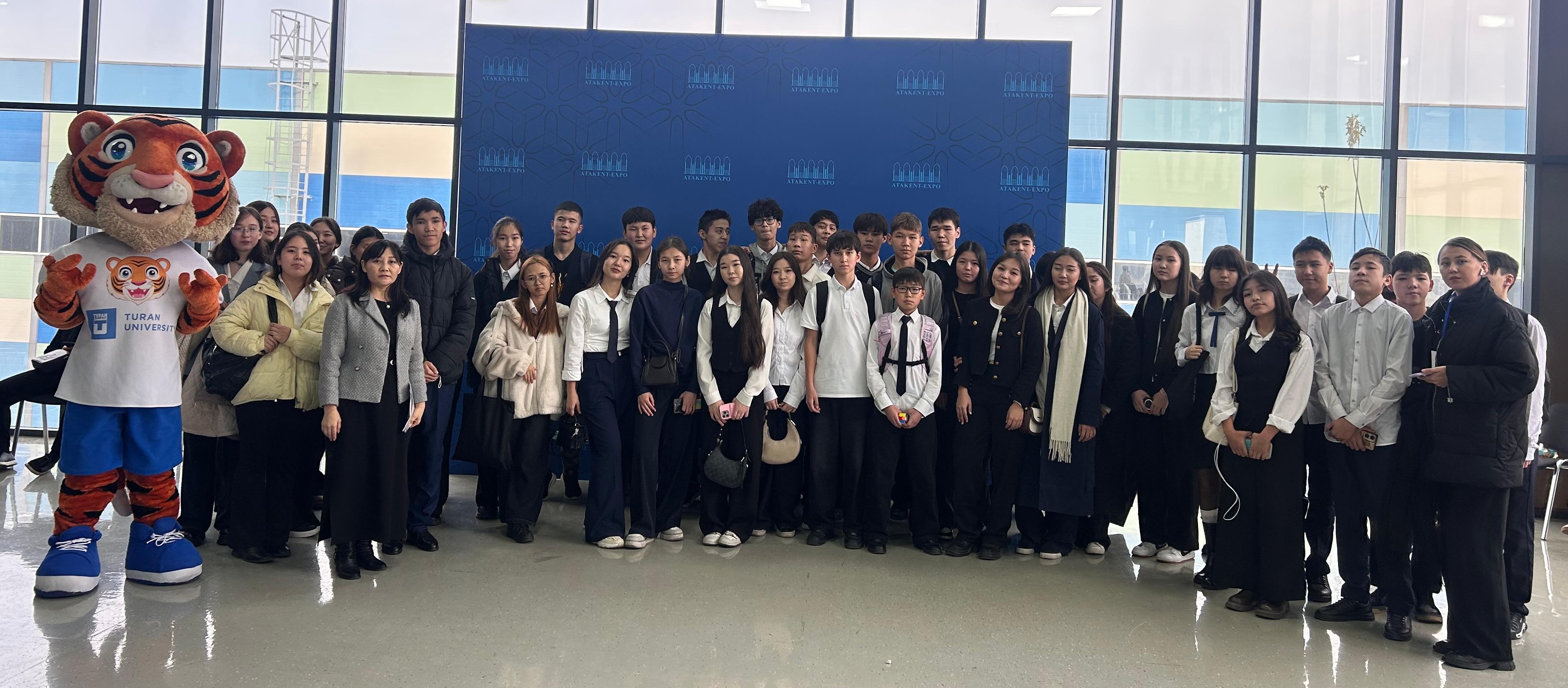 Мектебіміздің 9–10–11 сынып оқушылары XXIV Қазақстан халықаралық «Білім және мансап 2025» көрмесіне қатысты.