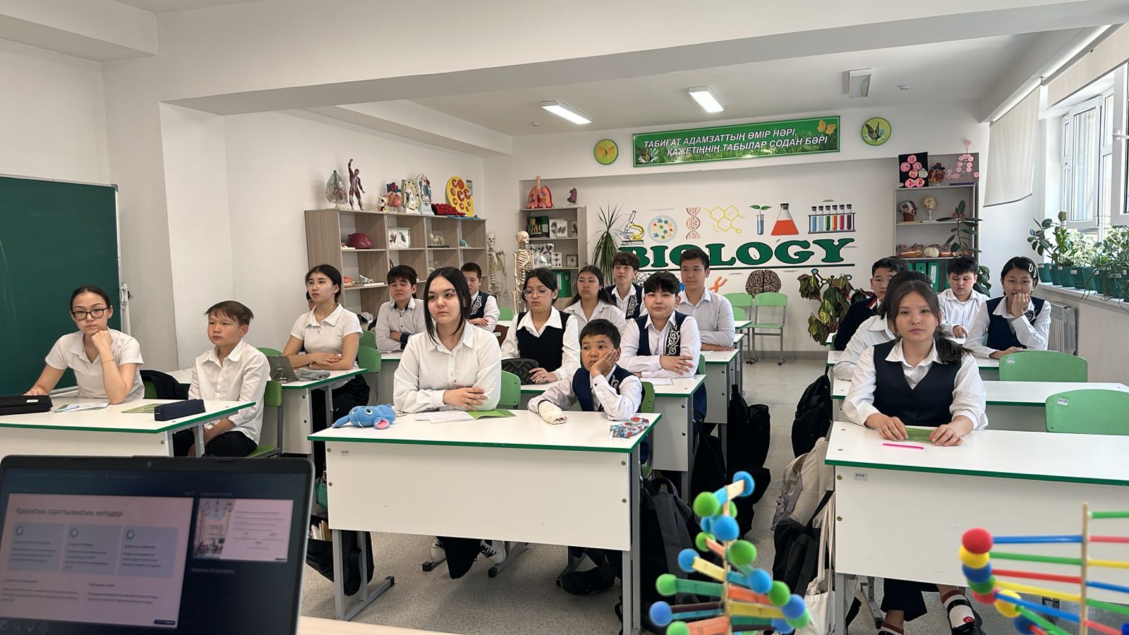 1–11 сыныптарда жоспарға сай сынып сағаттары өткізілді.